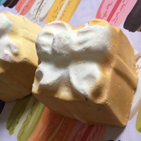 Lush Other - FREE w$25 purchase! Lush Golden Wonder Bomb new!